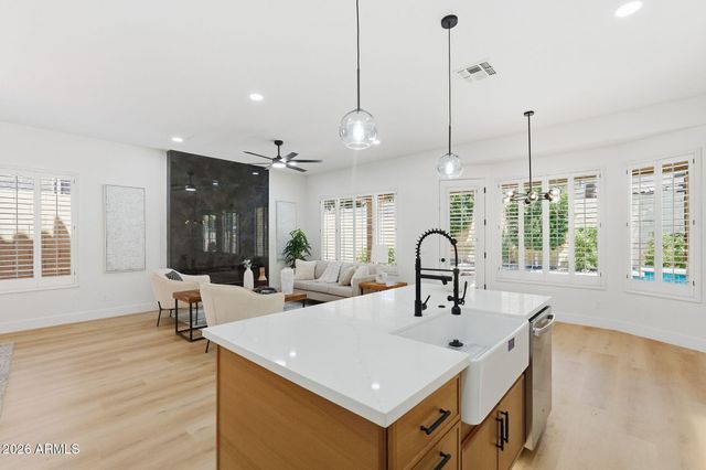 15221 S 18TH Avenue, Phoenix, AZ 85045