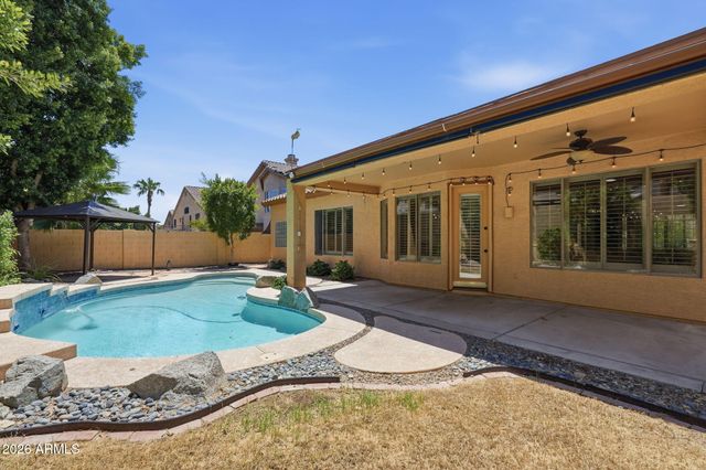 15221 S 18TH Avenue, Phoenix, AZ 85045