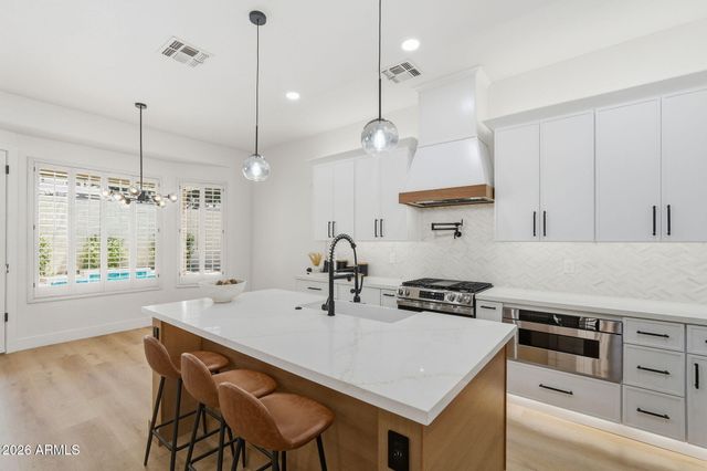 15221 S 18TH Avenue, Phoenix, AZ 85045