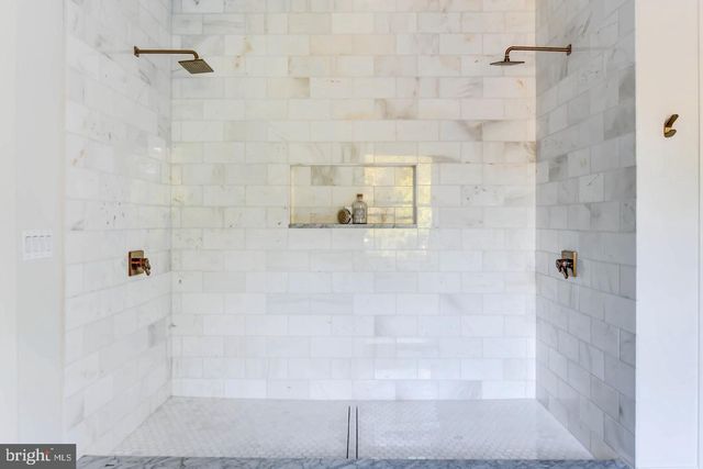 7102 ALGER RD, Falls Church, VA 22042