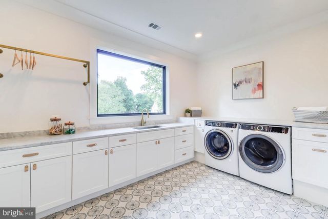 7102 ALGER RD, Falls Church, VA 22042