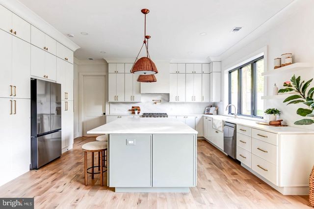 7102 ALGER RD, Falls Church, VA 22042