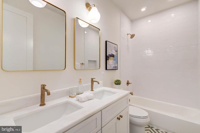 7102 ALGER RD, Falls Church, VA 22042