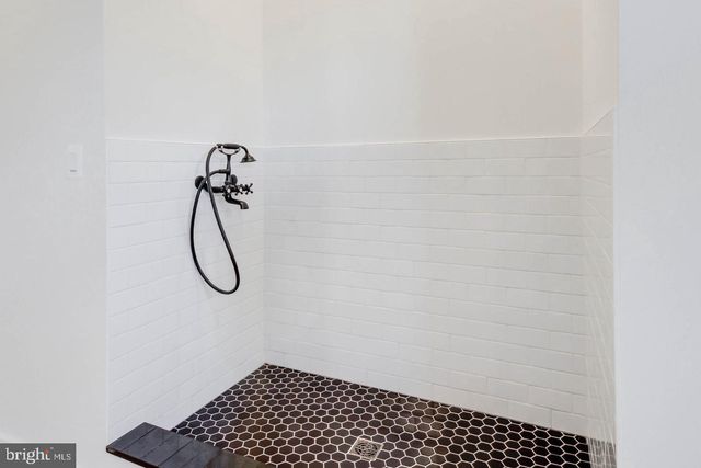7102 ALGER RD, Falls Church, VA 22042