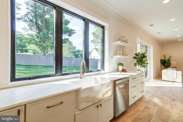 7102 ALGER RD, Falls Church, VA 22042