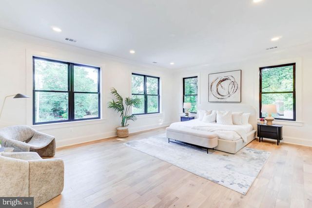 7102 ALGER RD, Falls Church, VA 22042
