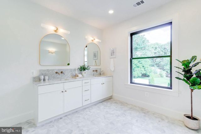 7102 ALGER RD, Falls Church, VA 22042
