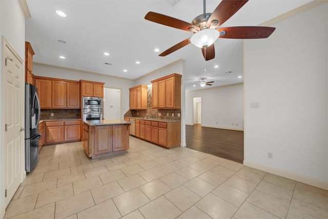 1305 Buffalo Pass, Woodway, TX 76712