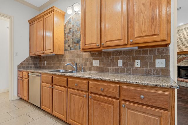 1305 Buffalo Pass, Woodway, TX 76712