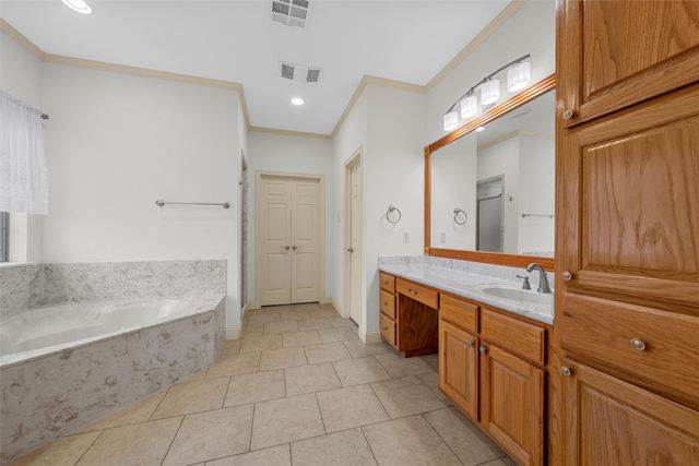1305 Buffalo Pass, Woodway, TX 76712