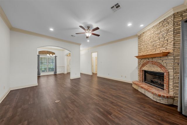 1305 Buffalo Pass, Woodway, TX 76712