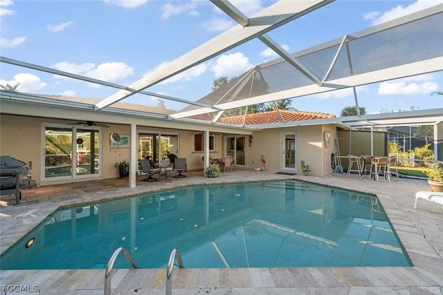 1056 S Yachtsman DR, Sanibel, FL 33957