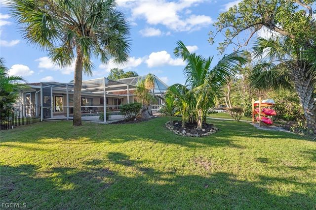 1056 S Yachtsman DR, Sanibel, FL 33957
