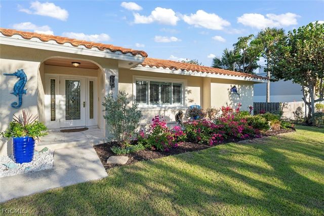 1056 S Yachtsman DR, Sanibel, FL 33957