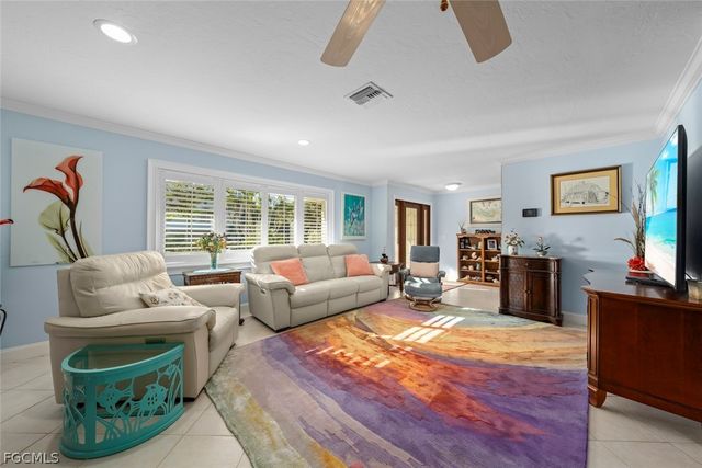 1056 S Yachtsman DR, Sanibel, FL 33957