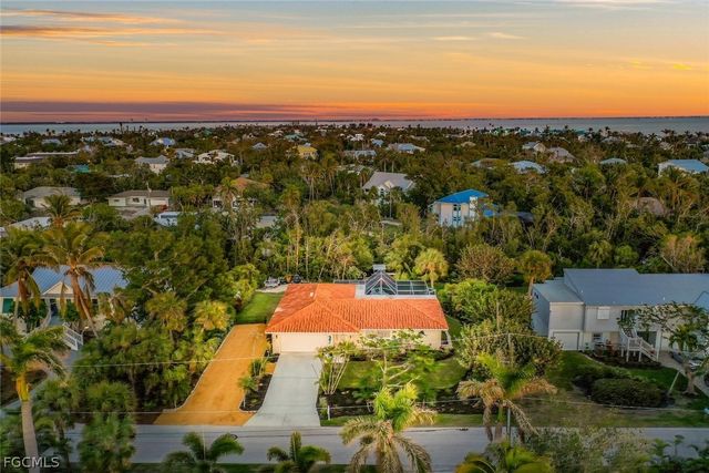 1056 S Yachtsman DR, Sanibel, FL 33957