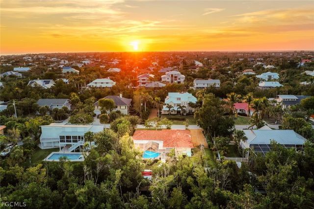 1056 S Yachtsman DR, Sanibel, FL 33957