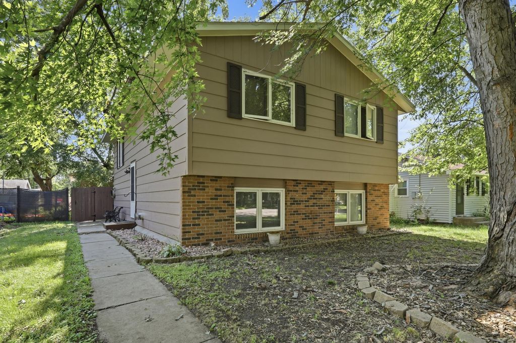 134 34th Avenue N, Saint Cloud, MN 56303