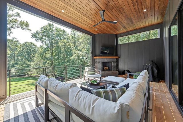 80 Idlewood Court, Atlanta, GA 30327