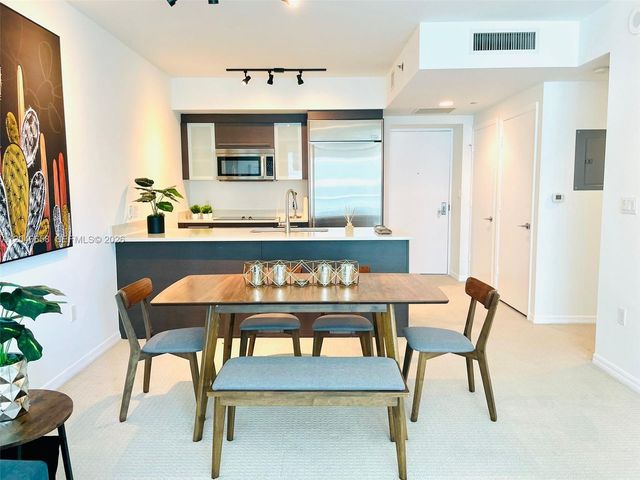 500 Brickell Avenue 2006, Miami, FL 33131