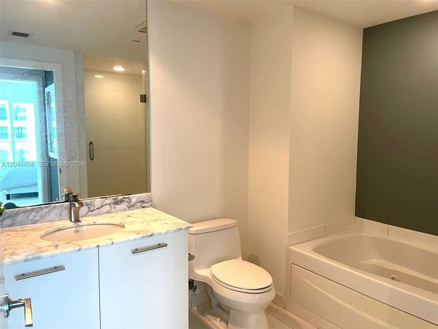 500 Brickell Avenue 2006, Miami, FL 33131