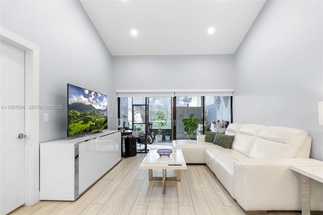 1064 NW 97th Ave, Pembroke Pines, FL 33024