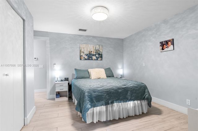 1064 NW 97th Ave, Pembroke Pines, FL 33024