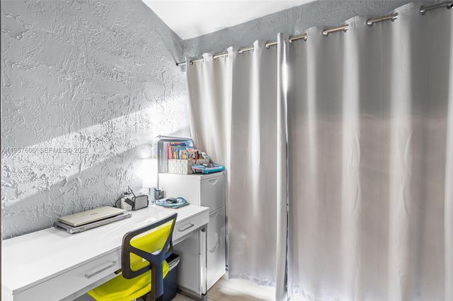 1064 NW 97th Ave, Pembroke Pines, FL 33024