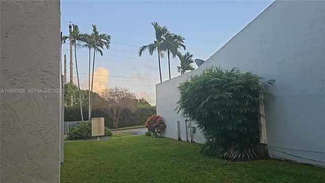 1064 NW 97th Ave, Pembroke Pines, FL 33024