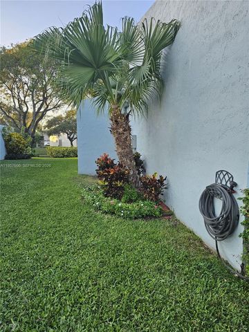 1064 NW 97th Ave, Pembroke Pines, FL 33024