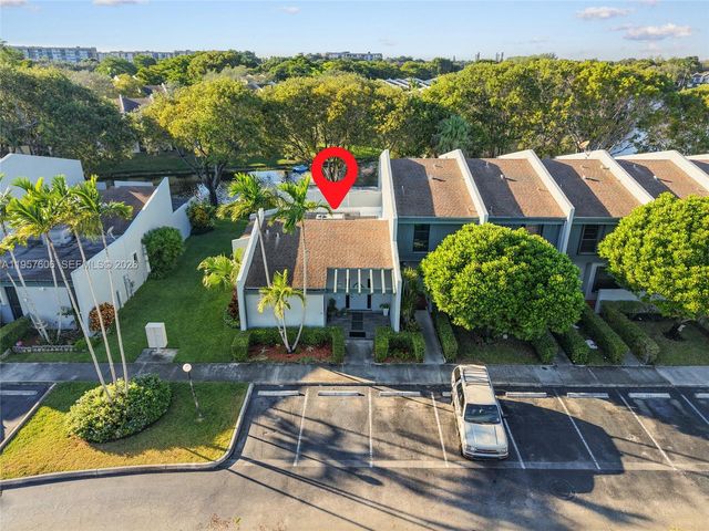 1064 NW 97th Ave, Pembroke Pines, FL 33024