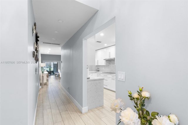 1064 NW 97th Ave, Pembroke Pines, FL 33024