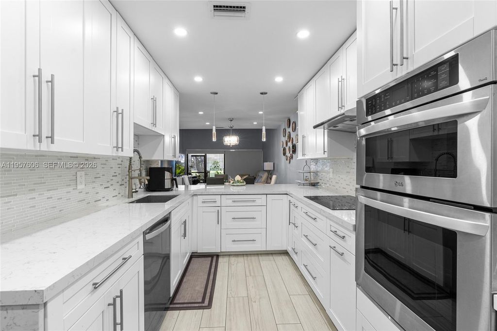 1064 NW 97th Ave, Pembroke Pines, FL 33024