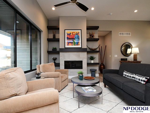 2740 South Creek Road, Lincoln, NE 68516