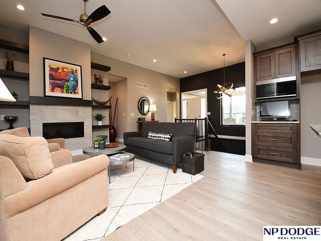 2740 South Creek Road, Lincoln, NE 68516