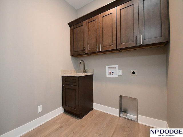 2740 South Creek Road, Lincoln, NE 68516