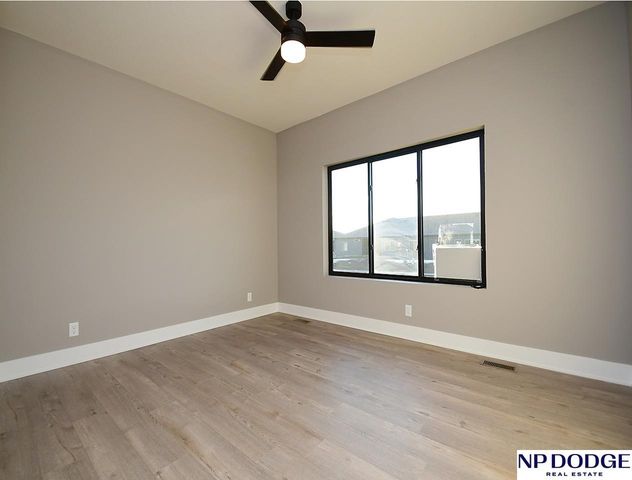 2740 South Creek Road, Lincoln, NE 68516