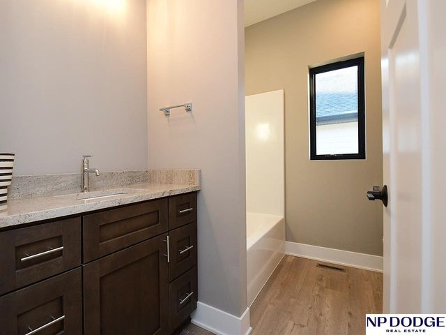 2740 South Creek Road, Lincoln, NE 68516