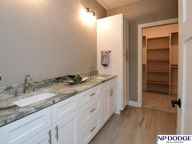 2740 South Creek Road, Lincoln, NE 68516