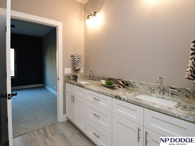 2740 South Creek Road, Lincoln, NE 68516