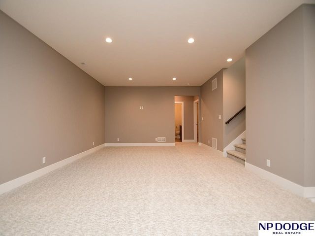 2740 South Creek Road, Lincoln, NE 68516