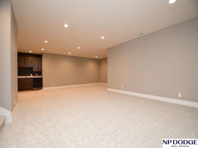 2740 South Creek Road, Lincoln, NE 68516