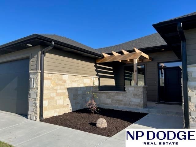 2740 South Creek Road, Lincoln, NE 68516