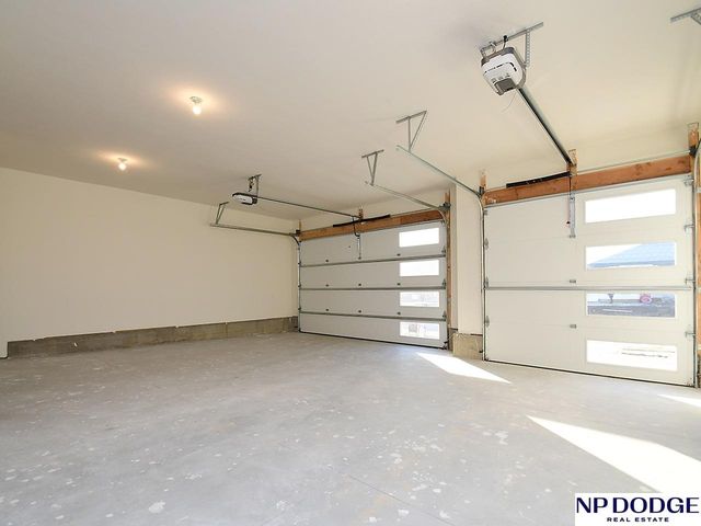 2740 South Creek Road, Lincoln, NE 68516