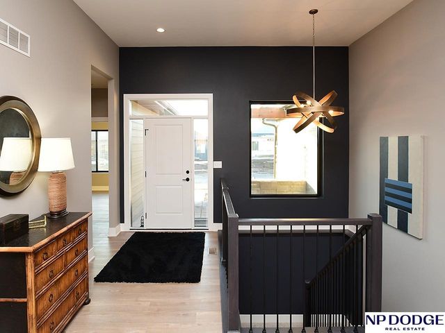 2740 South Creek Road, Lincoln, NE 68516