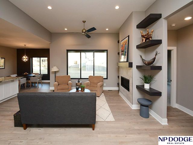 2740 South Creek Road, Lincoln, NE 68516