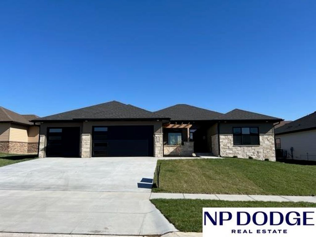 2740 South Creek Road, Lincoln, NE 68516