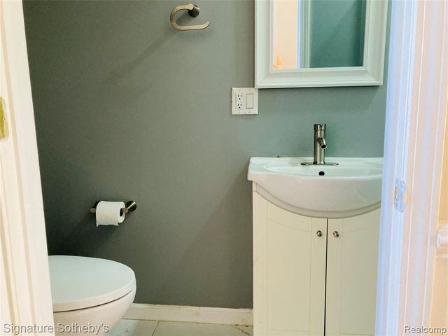 1070 Arthur Drive, Troy, MI 48083