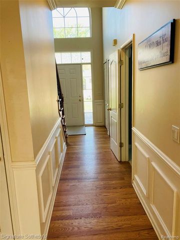 1070 Arthur Drive, Troy, MI 48083