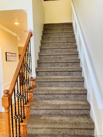 1070 Arthur Drive, Troy, MI 48083